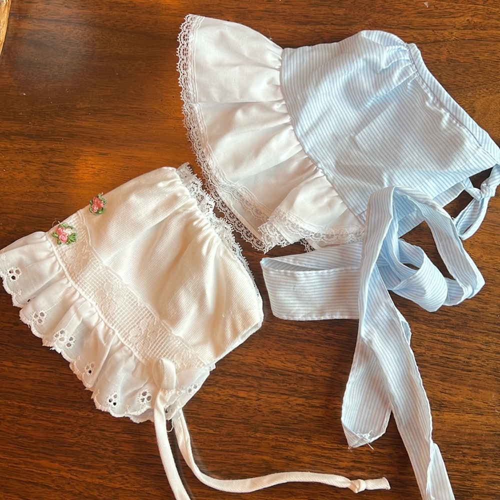 90s Retro 2 Bonnets for baby girls 6-9 months - Photoshoot and occasion